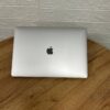 Ультрабук Б-клас Apple MacBook Pro A1707 (2017) / 15.4" (2880x1800) IPS / Intel Core i7-4810MQ (4 (8) ядра по 2.8 - 3.8 GHz) / 16 GB DDR4 / 256 GB SSD / AMD Radeon Pro 555, 2 GB GDDR5, 128-bit / WebCam / MacOS - Зображення 3