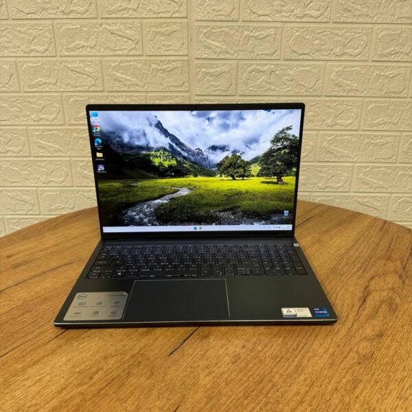 Ноутбук Dell Inspiron 16 Plus 7610 / 16" (3072x1920) IPS / Intel Core i7-11800H (8 (16) ядер по 2.3 - 4.6 GHz) / 16 GB DDR4 / 512 GB SSD / Intel UHD Graphics / WebCam - Зображення 2