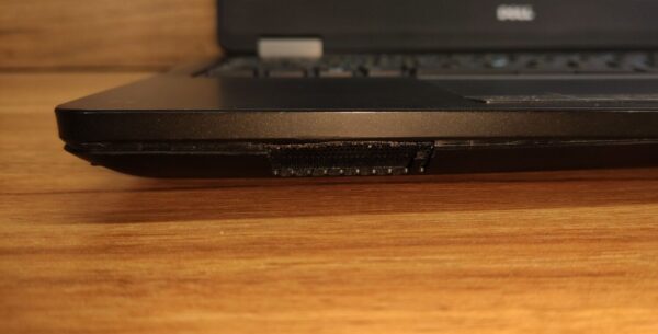 Ноутбук Б-клас Dell Latitude E5570 / 15.6" (1366x768) TN / Intel Core i5-6300U (2 (4) ядра по 2.4 GHz) / 8 GB DDR4 / 256 GB SSD / Intel HD Graphics 520 / WebCam - Зображення 7