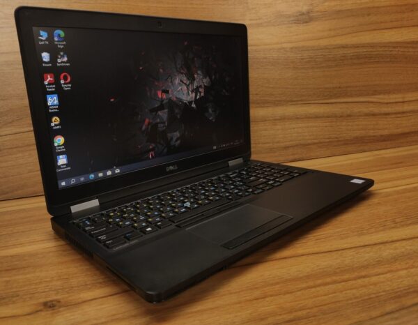 Ноутбук Б-клас Dell Latitude E5570 / 15.6" (1366x768) TN / Intel Core i5-6300U (2 (4) ядра по 2.4 GHz) / 8 GB DDR4 / 256 GB SSD / Intel HD Graphics 520 / WebCam - Зображення 4