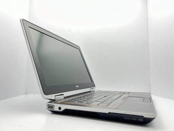 Ноутбук Б-клас Dell Latitude E6320 / 13.3" (1366x768) TN / Intel Core i5-2520M (2 (4) ядра по 2.5 - 3.2 GHz) / 4 GB DDR3 / 500 GB HDD / Intel HD Graphics 3000 / WebCam / VGA - Зображення 3