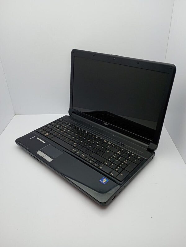 Ноутбук Fujitsu Lifebook AH530 / 15.6" (1366x768) TN / Intel Core i5-520M (2 (4) ядра по 2.4 - 2.93 GHz) / 6 GB DDR3 / 500 GB HDD / Intel HD Graphics 2000 / WebCam - Зображення 4