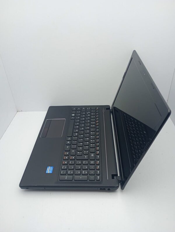 Ноутбук Lenovo G580 / 15.6" (1366x768) TN / Intel Core i3-3110M (2 (4) ядра по 2.4 GHz) / 8 GB DDR3 / 320 GB HDD / Intel HD Graphics 4000 / WebCam - Зображення 6