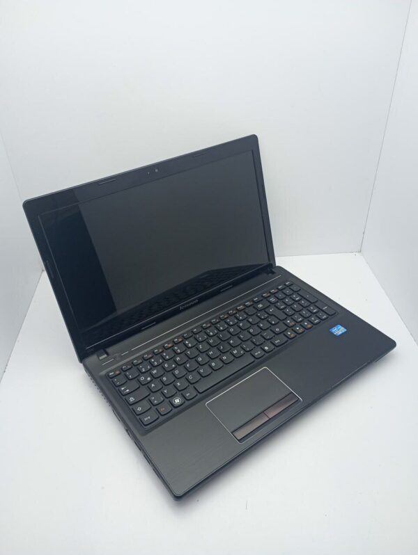 Ноутбук Lenovo G580 / 15.6" (1366x768) TN / Intel Core i3-3110M (2 (4) ядра по 2.4 GHz) / 8 GB DDR3 / 320 GB HDD / Intel HD Graphics 4000 / WebCam - Зображення 3