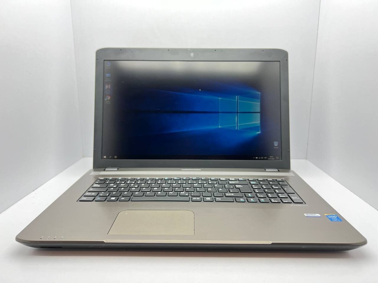 Ноутбук Medion Akoya E7227 / 17.3" (1600x900) TN / Intel Core i3-4100M (2 (4) ядра по 2.5 GHz) / 8 GB DDR3 / 500 GB HDD / Intel HD Graphics 4600 / WebCam / HDMI - Зображення 2