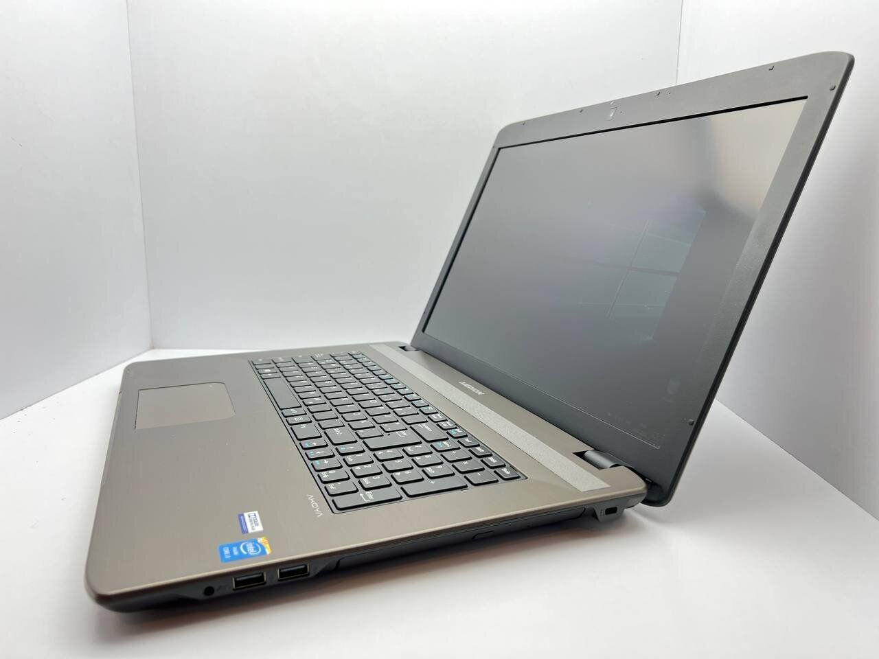 Ноутбук Medion Akoya E7227 / 17.3" (1600x900) TN / Intel Core i3-4100M (2 (4) ядра по 2.5 GHz) / 8 GB DDR3 / 500 GB HDD / Intel HD Graphics 4600 / WebCam / HDMI - Зображення 4