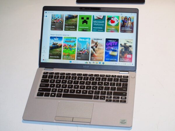 Ультрабук Б-клас Dell Latitude 5310 / 13.3" (1920x1080) IPS Touch / Intel Core i5-10310U (4 (8) ядра по 1.7 - 4.4 GHz) / 16 GB DDR4 / 256 GB SSD / Intel UHD Graphics / WebCam / Win 11 Pro - Зображення 2