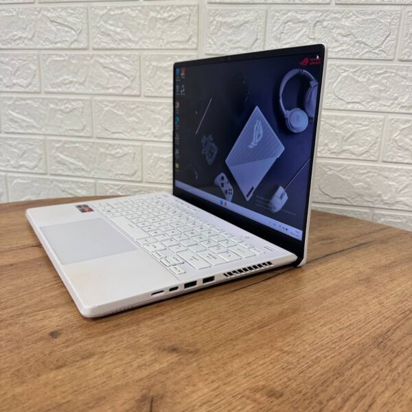 Ігровий ноутбук Б-клас Asus ROG Zephyrus G14 GA402RJ / 14" (2560x1600) IPS / AMD Ryzen 9 6900HS (8 (16) ядер по 3.3 - 4.9 GHz) / 16 GB DDR5 / 1000 GB SSD / AMD Radeon RX 6700S, 8 GB GDDR6, 128-bit / WebCam - Зображення 5