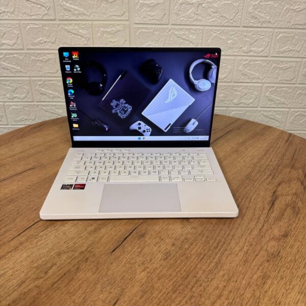 Ігровий ноутбук Б-клас Asus ROG Zephyrus G14 GA402RJ / 14" (2560x1600) IPS / AMD Ryzen 9 6900HS (8 (16) ядер по 3.3 - 4.9 GHz) / 16 GB DDR5 / 1000 GB SSD / AMD Radeon RX 6700S, 8 GB GDDR6, 128-bit / WebCam - Зображення 2