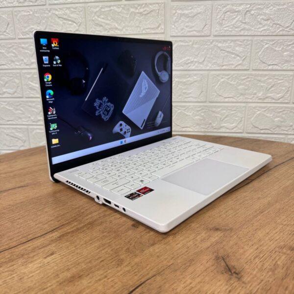 Ігровий ноутбук Б-клас Asus ROG Zephyrus G14 GA402RJ / 14" (2560x1600) IPS / AMD Ryzen 9 6900HS (8 (16) ядер по 3.3 - 4.9 GHz) / 16 GB DDR5 / 1000 GB SSD / AMD Radeon RX 6700S, 8 GB GDDR6, 128-bit / WebCam - Зображення 4