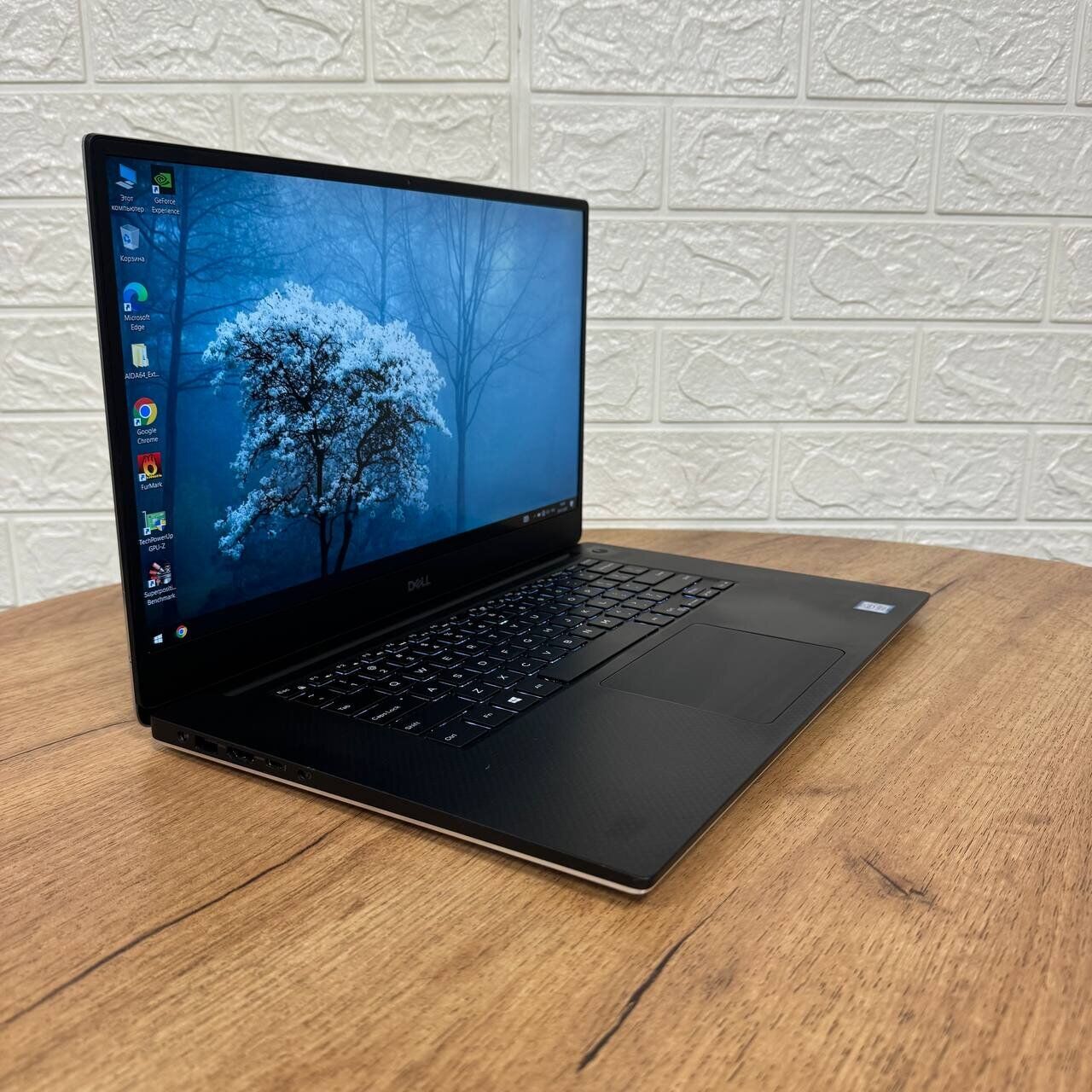Ігровий ноутбук Б-клас Dell XPS 15 9560 / 15.6" (1920x1080) IPS / Intel Core i5-7300HQ (4 ядра по 2.5 - 3.5 GHz) / 8 GB DDR4 / 256 GB SSD / nVidia GeForce GTX 1050, 4 GB GDDR5, 128-bit / WebCam - Зображення 4