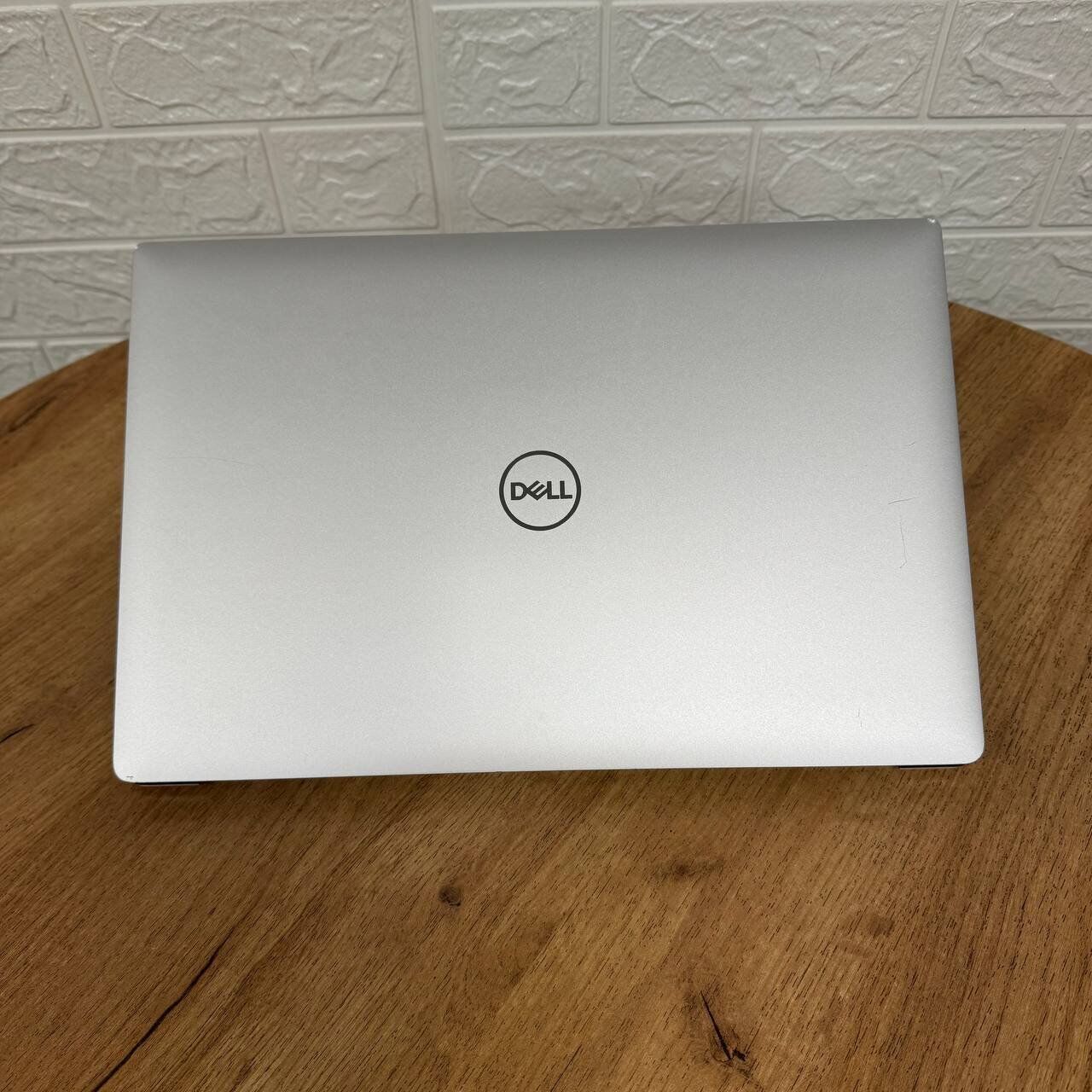 Ігровий ноутбук Б-клас Dell XPS 15 9560 / 15.6" (1920x1080) IPS / Intel Core i5-7300HQ (4 ядра по 2.5 - 3.5 GHz) / 8 GB DDR4 / 256 GB SSD / nVidia GeForce GTX 1050, 4 GB GDDR5, 128-bit / WebCam - Зображення 3