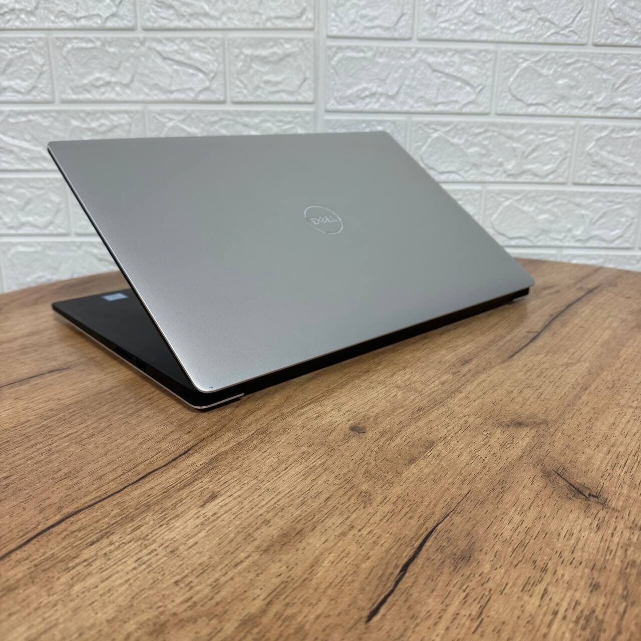 Ігровий ноутбук Б-клас Dell XPS 15 9560 / 15.6" (1920x1080) IPS / Intel Core i5-7300HQ (4 ядра по 2.5 - 3.5 GHz) / 8 GB DDR4 / 256 GB SSD / nVidia GeForce GTX 1050, 4 GB GDDR5, 128-bit / WebCam - Зображення 6