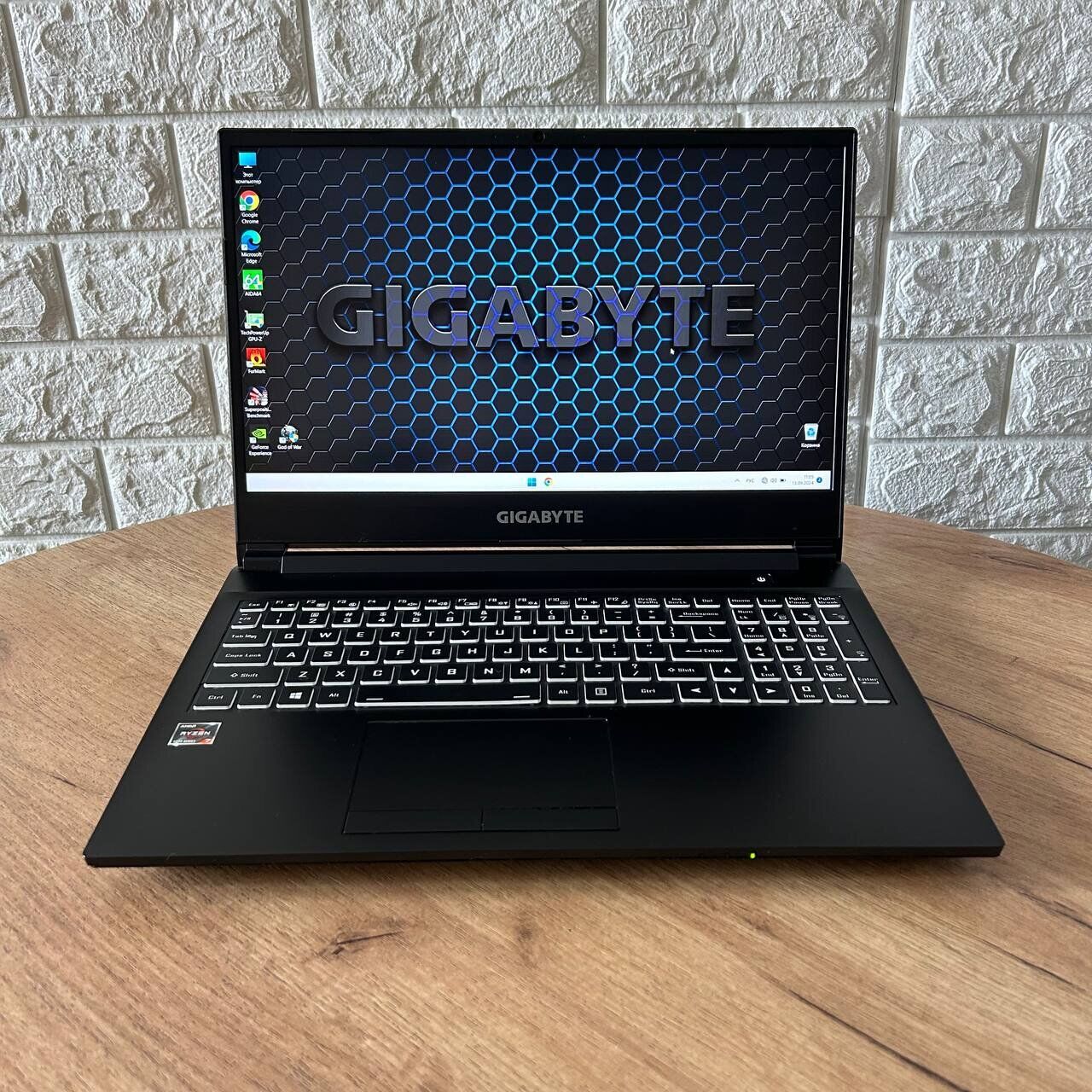 Ігровий ноутбук Б-клас Gigabyte A5 K1 / 15.6" (1920x1080) IPS / AMD Ryzen 7 5800H (8 (16) ядер 3.2 - 4.4 GHz) / 16 GB DDR4 / 1000 GB SSD / nVidia GeForce RTX 3060, 6 GB GDDR6, 192-bit / WebCam - Зображення 2