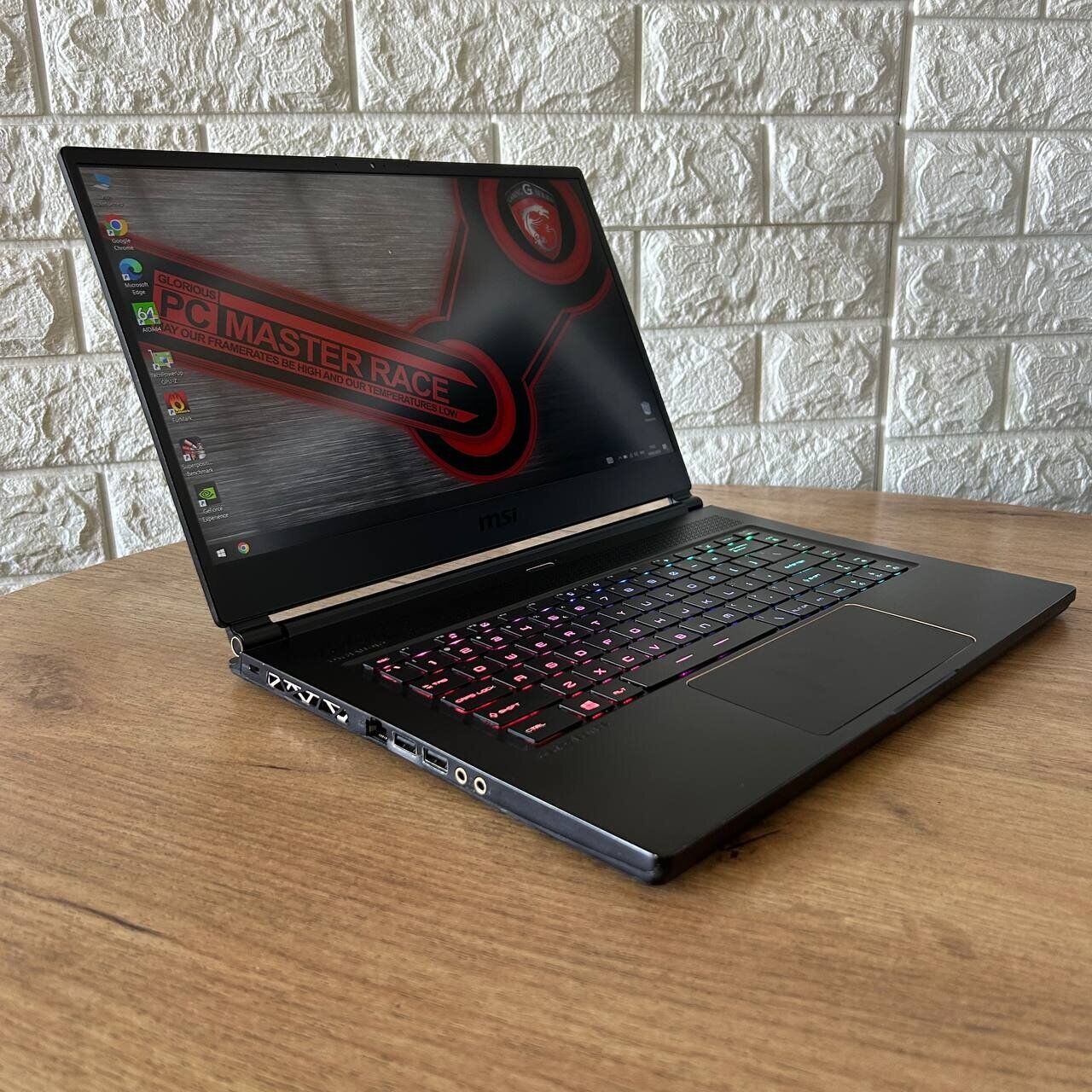 Ігровий ноутбук Б-клас MSI GS65 Stealth 8SF / 15.6" (1920x1080) IPS / Intel Core i7-8750H (6 (12) ядра по 2.2 - 4.1 GHz) / 32 GB DDR4 / 512 GB SSD / nVidia GeForce RTX 2060, 6 GB GDDR6, 192-bit / WebCam - Зображення 4