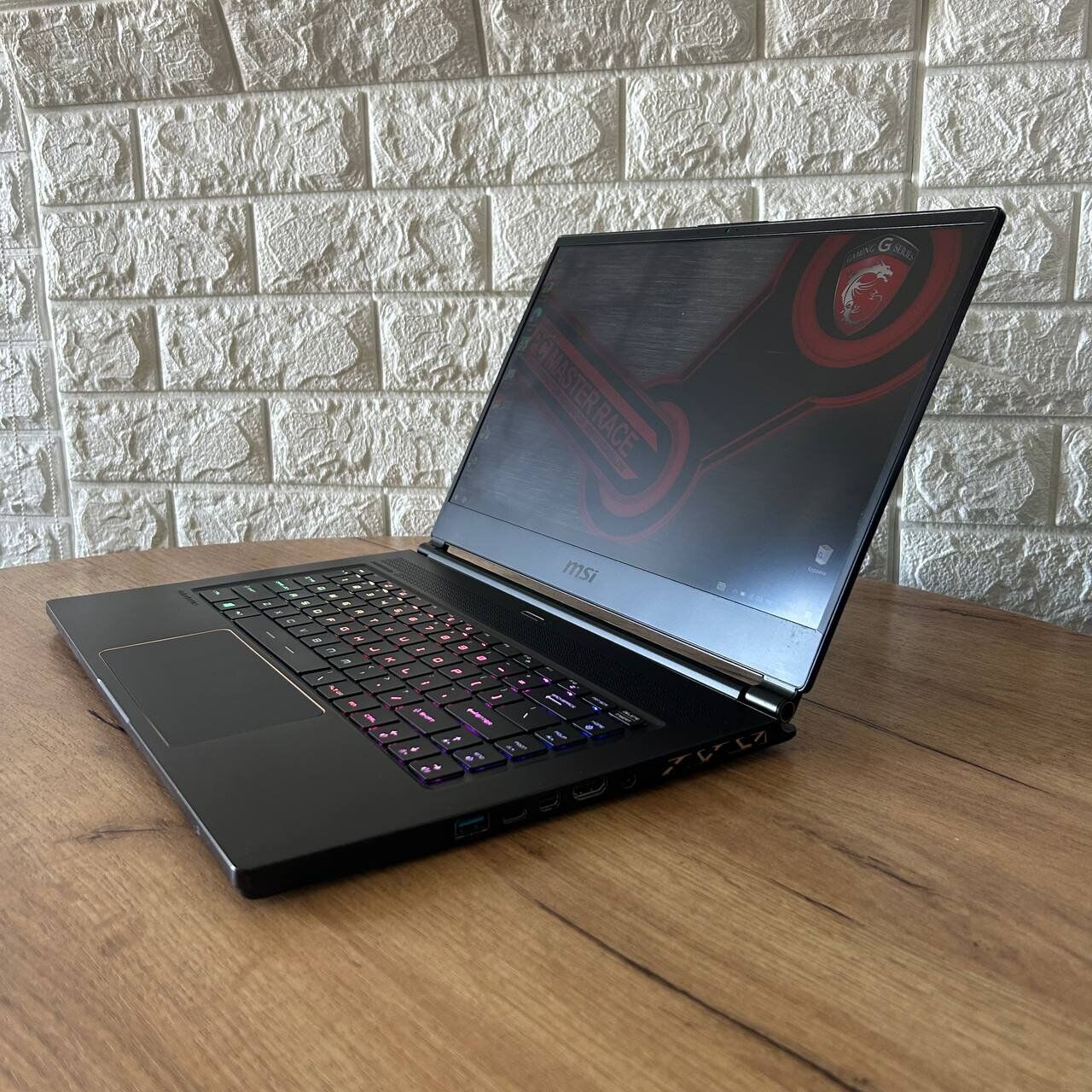 Ігровий ноутбук Б-клас MSI GS65 Stealth 8SF / 15.6" (1920x1080) IPS / Intel Core i7-8750H (6 (12) ядра по 2.2 - 4.1 GHz) / 32 GB DDR4 / 512 GB SSD / nVidia GeForce RTX 2060, 6 GB GDDR6, 192-bit / WebCam - Зображення 5