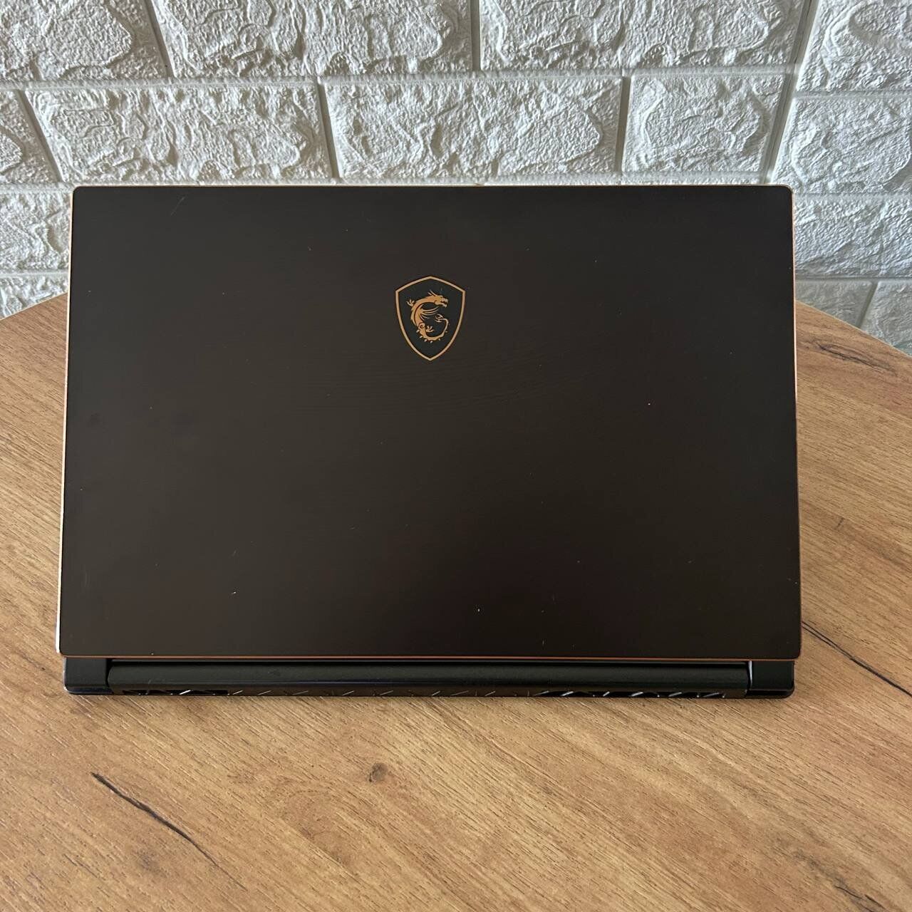 Ігровий ноутбук Б-клас MSI GS65 Stealth 8SF / 15.6" (1920x1080) IPS / Intel Core i7-8750H (6 (12) ядра по 2.2 - 4.1 GHz) / 32 GB DDR4 / 512 GB SSD / nVidia GeForce RTX 2060, 6 GB GDDR6, 192-bit / WebCam - Зображення 3