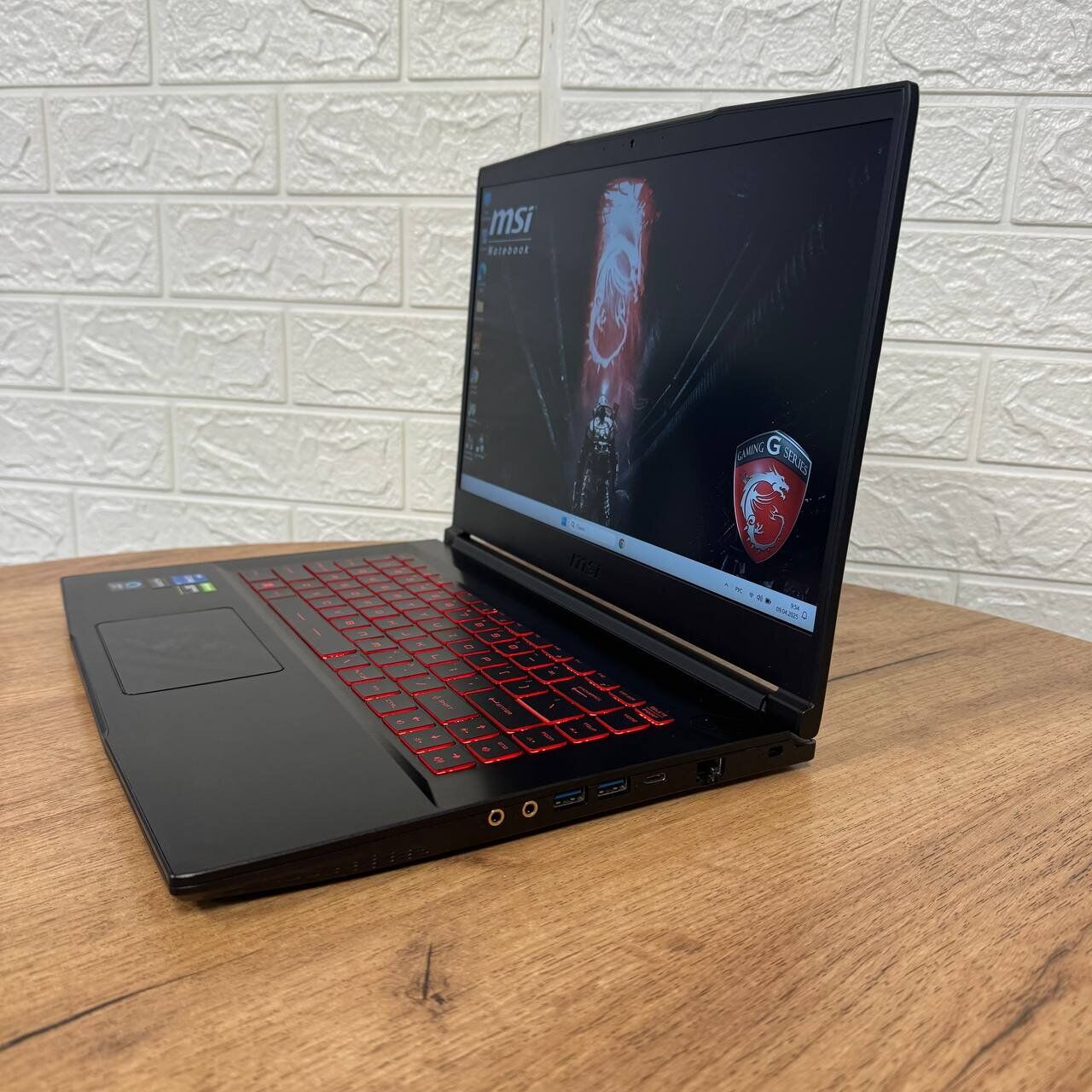 Ігровий ноутбук Б-клас MSI GV15 Thin 11SCV / 15.6" (1920x1080) IPS / Intel Core i5-11400H (6 (12) ядер по 2.7 - 4.5 GHz) / 8 GB DDR4 / 256 GB SSD / nVidia GeForce GTX 1650 Max-Q, 4 GB GDDR6, 128-bit / WebCam - Зображення 5