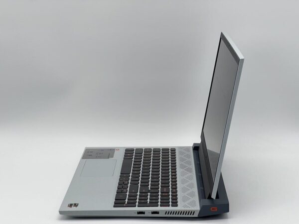 Ігровий ноутбук Dell Inspiron G15 5515 / 15.6" (1920x1080) IPS / AMD Ryzen 5 5600H (6 (12) ядер по 3.3 - 4.2 GHz) / 16 GB DDR4 / 480 GB SSD / nVidia GeForce RTX 3050, 4 GB GDDR6, 128-bit / WebCam - Зображення 4