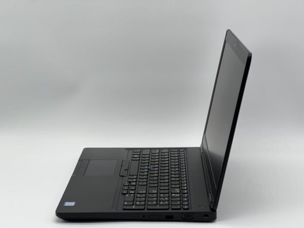 Ігровий ноутбук Dell Latitude 5591 / 15.6" (1920x1080) IPS / Intel Core i5-8400H (4 (8) ядра по 2.5 - 4.2 GHz) / 16 GB DDR4 / 240 GB SSD / nVidia GeForce MX130, 2 GB GDDR5, 64-bit / WebCam - Зображення 3