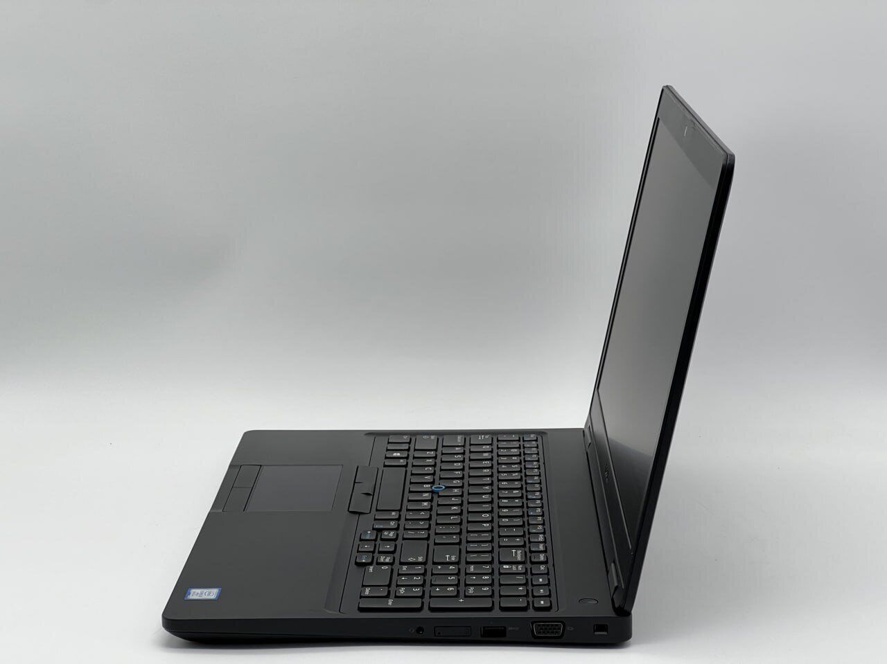 Ігровий ноутбук Б-клас Dell Latitude 5591 / 15.6" (1920x1080) IPS / Intel Core i5-8400H (4 (8) ядра по 2.5 - 4.2 GHz) / 16 GB DDR4 / 240 GB SSD / nVidia GeForce MX130, 2 GB GDDR5, 64-bit / WebCam - Зображення 3