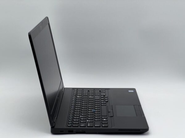 Ігровий ноутбук Dell Latitude 5591 / 15.6" (1920x1080) IPS / Intel Core i5-8400H (4 (8) ядра по 2.5 - 4.2 GHz) / 16 GB DDR4 / 240 GB SSD / nVidia GeForce MX130, 2 GB GDDR5, 64-bit / WebCam - Зображення 4