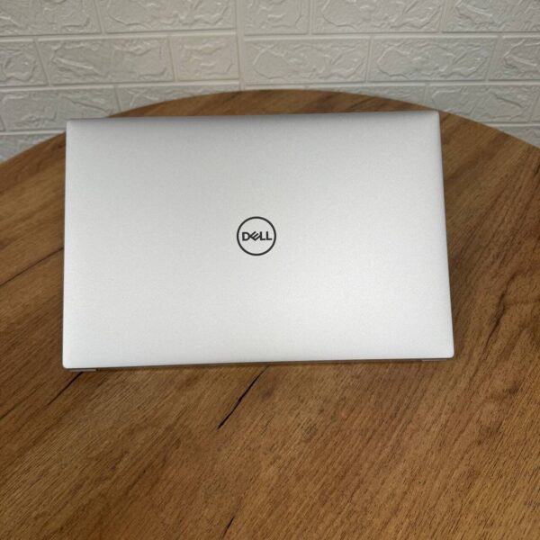 Ігровий ноутбук Dell XPS 15 9500 / 15.6" (3840x2400) IPS Touch / Intel Core i7-10875H (8 (16) ядра по 2.3 - 5.1 GHz) / 16 GB DDR4 / 512 GB SSD / nVidia GeForce GTX 1650 Ti, 4 GB GDDR6, 128-bit / WebCam - Зображення 3