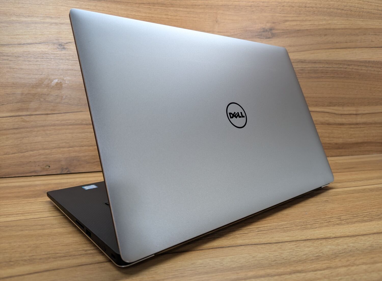 Ігровий ноутбук Dell XPS 15 9550 / 15.6" (1920x1080) IPS / Intel Core i7-6700HQ (4 (8) ядра по 2.6 - 3.5 GHz) / 16 GB DDR4 / 480 GB SSD / nVidia GeForce GTX 960M, 2 GB GDDR5, 128-bit / USB Type-C / Windows 10 - Зображення 7