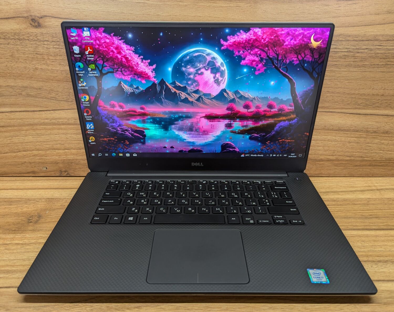 Ігровий ноутбук Dell XPS 15 9550 / 15.6" (1920x1080) IPS / Intel Core i7-6700HQ (4 (8) ядра по 2.6 - 3.5 GHz) / 16 GB DDR4 / 480 GB SSD / nVidia GeForce GTX 960M, 2 GB GDDR5, 128-bit / USB Type-C / Windows 10 - Зображення 2