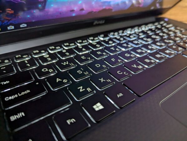 Ігровий ноутбук Dell XPS 15 9550 / 15.6" (1920x1080) IPS / Intel Core i7-6700HQ (4 (8) ядра по 2.6 - 3.5 GHz) / 16 GB DDR4 / 512 GB SSD / nVidia GeForce GTX 960M, 2 GB GDDR5, 128-bit / USB Type-C / Windows 10 - Зображення 6