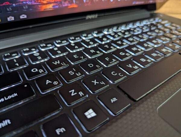 Ігровий ноутбук Dell XPS 15 9550 / 15.6" (3840x2160) IPS Touch / Intel Core i5-6300HQ (4 ядра по 2.3 - 3.2 GHz) / 16 GB DDR4 / 500 GB SSD / nVidia GeForce GTX 960M, 2 GB GDDR5, 128-bit / HDMI / Windows 10 - Зображення 6
