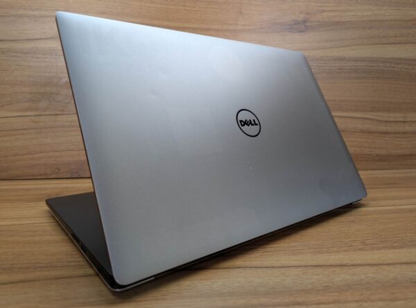 Ігровий ноутбук Dell XPS 15 9550 / 15.6" (3840x2160) IPS Touch / Intel Core i5-6300HQ (4 ядра по 2.3 - 3.2 GHz) / 16 GB DDR4 / 500 GB SSD / nVidia GeForce GTX 960M, 2 GB GDDR5, 128-bit / HDMI / Windows 10 - Зображення 7
