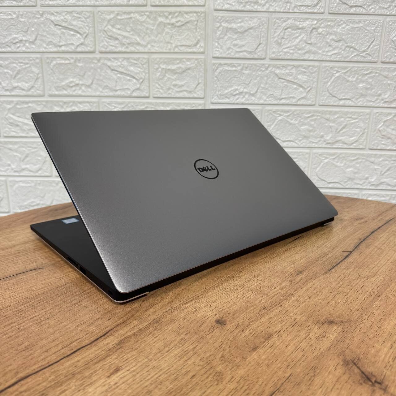 Ігровий ноутбук Dell XPS 15 9560 / 15.6" (1920x1080) IPS / Intel Core i5-7300HQ (4 ядра по 2.5 - 3.5 GHz) / 16 GB DDR4 / 256 GB SSD / nVidia GeForce GTX 1050, 4 GB GDDR5, 128-bit / WebCam - Зображення 6