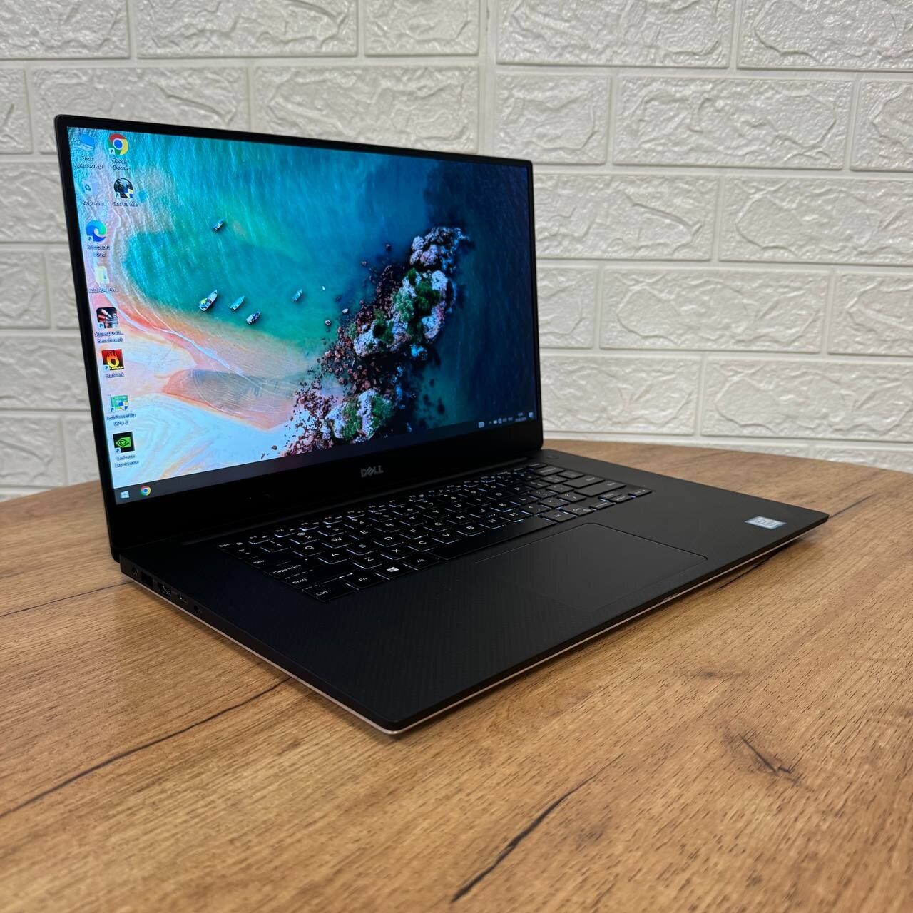 Ігровий ноутбук Dell XPS 15 9560 / 15.6" (1920x1080) IPS / Intel Core i5-7300HQ (4 ядра по 2.5 - 3.5 GHz) / 16 GB DDR4 / 256 GB SSD / nVidia GeForce GTX 1050, 4 GB GDDR5, 128-bit / WebCam - Зображення 4