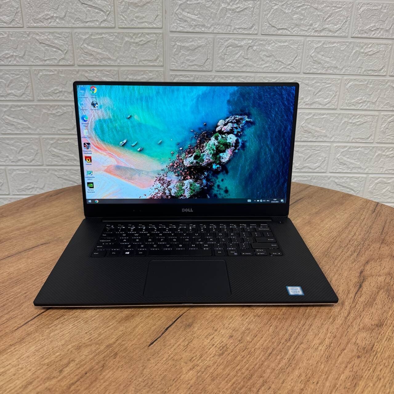 Ігровий ноутбук Dell XPS 15 9560 / 15.6" (1920x1080) IPS / Intel Core i5-7300HQ (4 ядра по 2.5 - 3.5 GHz) / 16 GB DDR4 / 256 GB SSD / nVidia GeForce GTX 1050, 4 GB GDDR5, 128-bit / WebCam - Зображення 2