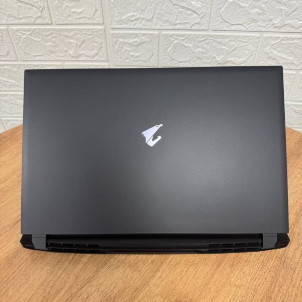 Ігровий ноутбук Gigabyte Aorus 5 SE4 / 15.6" (1920x1080) IPS / Intel Core i7-12700H (14 (20) ядер по 3.5 - 4.7 GHz) / 16 GB DDR4 / 512 GB SSD / nVidia GeForce RTX 3070, 8 GB GDDR6, 256-bit / WebCam - Зображення 3