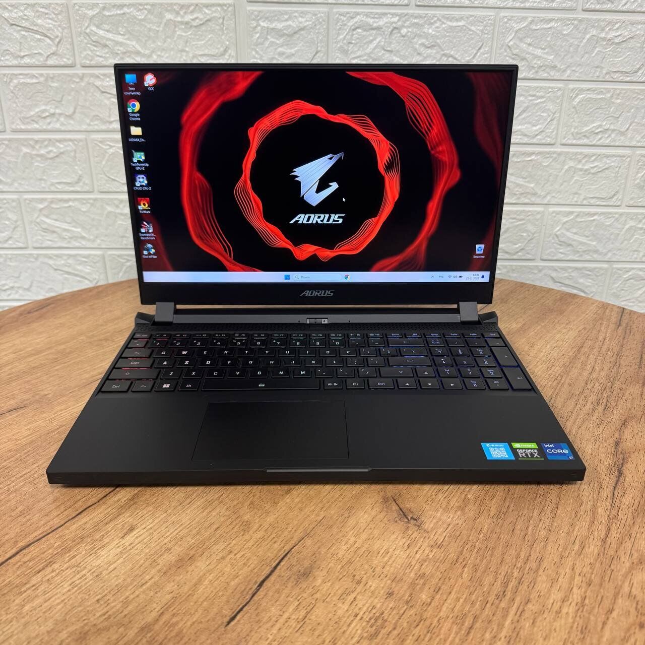 Ігровий ноутбук Gigabyte Aorus 5 SE4 / 15.6" (1920x1080) IPS / Intel Core i7-12700H (14 (20) ядер по 3.5 - 4.7 GHz) / 16 GB DDR4 / 512 GB SSD / nVidia GeForce RTX 3070, 8 GB GDDR6, 256-bit / WebCam - Зображення 2