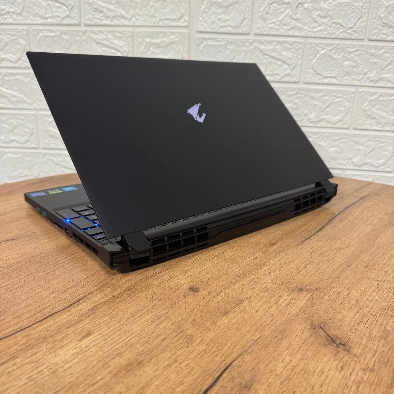 Ігровий ноутбук Gigabyte Aorus 5 SE4 / 15.6" (1920x1080) IPS / Intel Core i7-12700H (14 (20) ядер по 3.5 - 4.7 GHz) / 16 GB DDR4 / 512 GB SSD / nVidia GeForce RTX 3070, 8 GB GDDR6, 256-bit / WebCam - Зображення 6