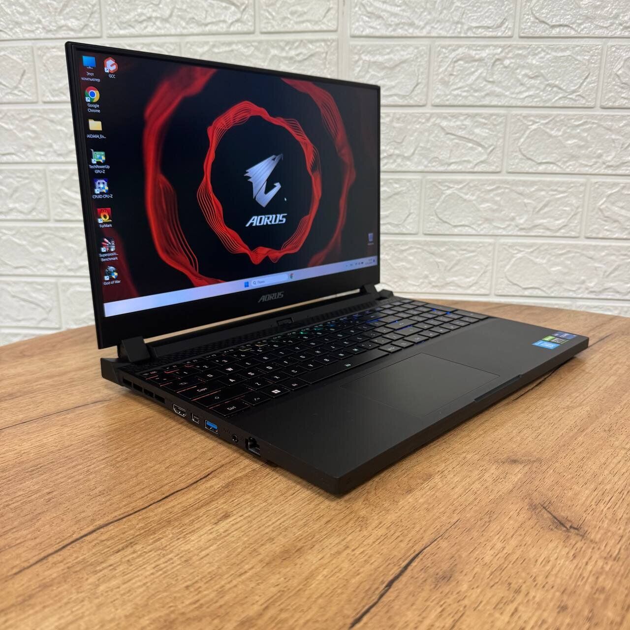 Ігровий ноутбук Gigabyte Aorus 5 SE4 / 15.6" (1920x1080) IPS / Intel Core i7-12700H (14 (20) ядер по 3.5 - 4.7 GHz) / 16 GB DDR4 / 512 GB SSD / nVidia GeForce RTX 3070, 8 GB GDDR6, 256-bit / WebCam - Зображення 4