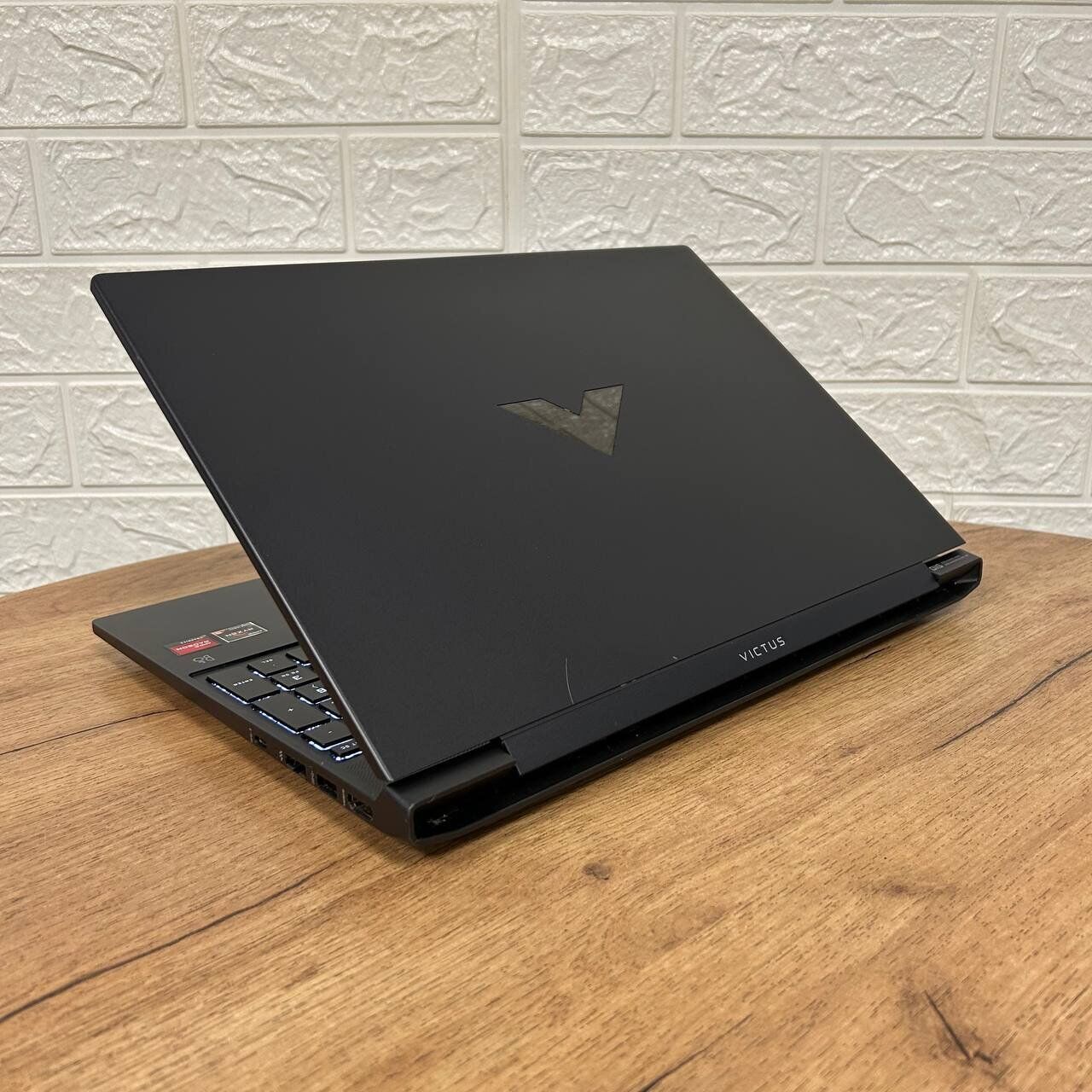 Ігровий ноутбук HP Victus 15-fb0015nr / 15.6" (1920x1080) IPS / AMD Ryzen 5 5600H (6 (12) ядер по 3.3 - 4.2 GHz) / 8 GB DDR4 / 512 GB SSD / AMD Radeon RX 6500M, 4 GB GDDR6, 64-bit / WebCam - Зображення 6