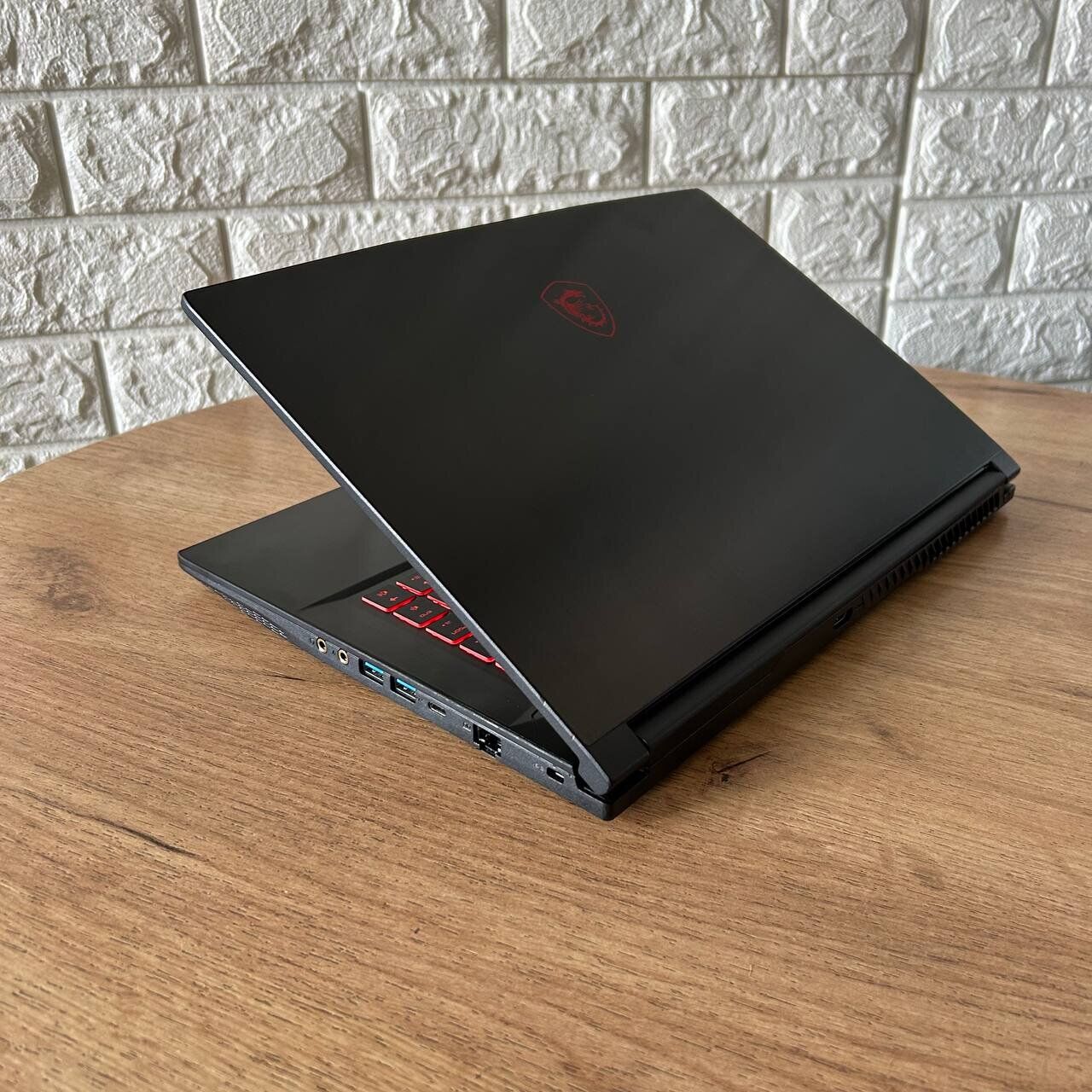 Ігровий ноутбук Б-клас MSI GF63 Thin 11UC / 15.6" (1920x1080) IPS / Intel Core i5-11400H (6 (12) ядер по 2.7 - 4.5 GHz) / 16 GB DDR4 / 512 GB SSD / nVidia GeForce RTX 3050, 4 GB GDDR6, 128-bit / WebCam - Зображення 6