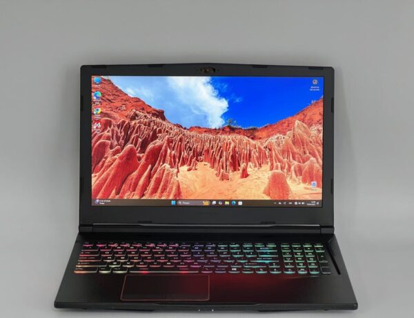 Ігровий ноутбук MSI Raider GE63 / 15.6" (1920x1080) TN / Intel Core i7-8750H (6 (12) ядер по 2.2 - 4.1 GHz) / 16 GB DDR4 / 240 GB SSD + 1000 GB HDD / nVidia GeForce GTX 1070, 8 GB GDDR5, 256-bit / WebCam - Зображення 6