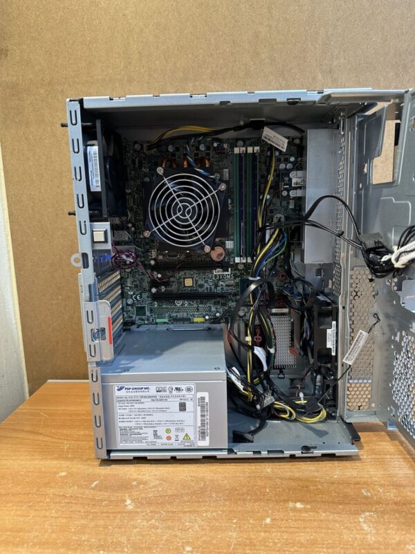 Комп'ютер Б-клас Lenovo ThinkStation P330 Tower / Intel Core i7-8700K (6 (12) ядер по 3.7 - 4.7 GHz) / 16 GB DDR4 / 500 GB SSD M.2 / Intel UHD Graphics 630 / 400W / DVD-RW / USB 3.1 / DisplayPort - Зображення 8