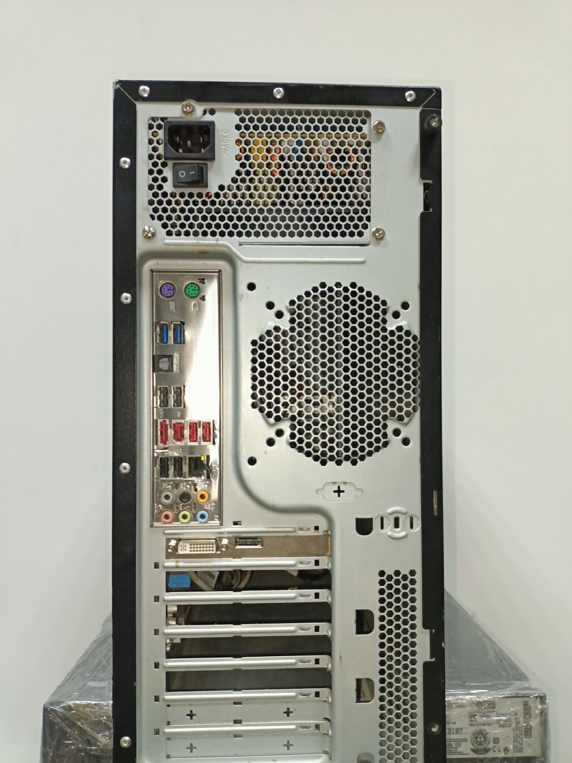 Комп'ютер Б-клас Tarox Tower / Intel Core i7-2600K (4 (8) ядра по 3.4 - 3.8 GHz) / 8 GB DDR3 / 500 GB HDD / AMD Radeon HD 7470, 1 GB GDDR3, 64-bit / DVD-ROM / 350W - Зображення 8