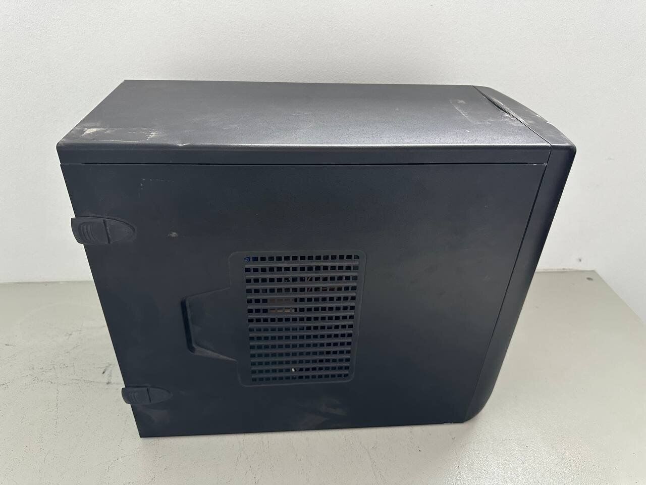 Комп'ютер Bluechip Tower / Intel Core i3-6100 (2 (4) ядра по 3.7 GHz) / 8 GB DDR3 / 240 GB SSD / Intel HD Graphics 530 / DVD-ROM / VGA - Зображення 3