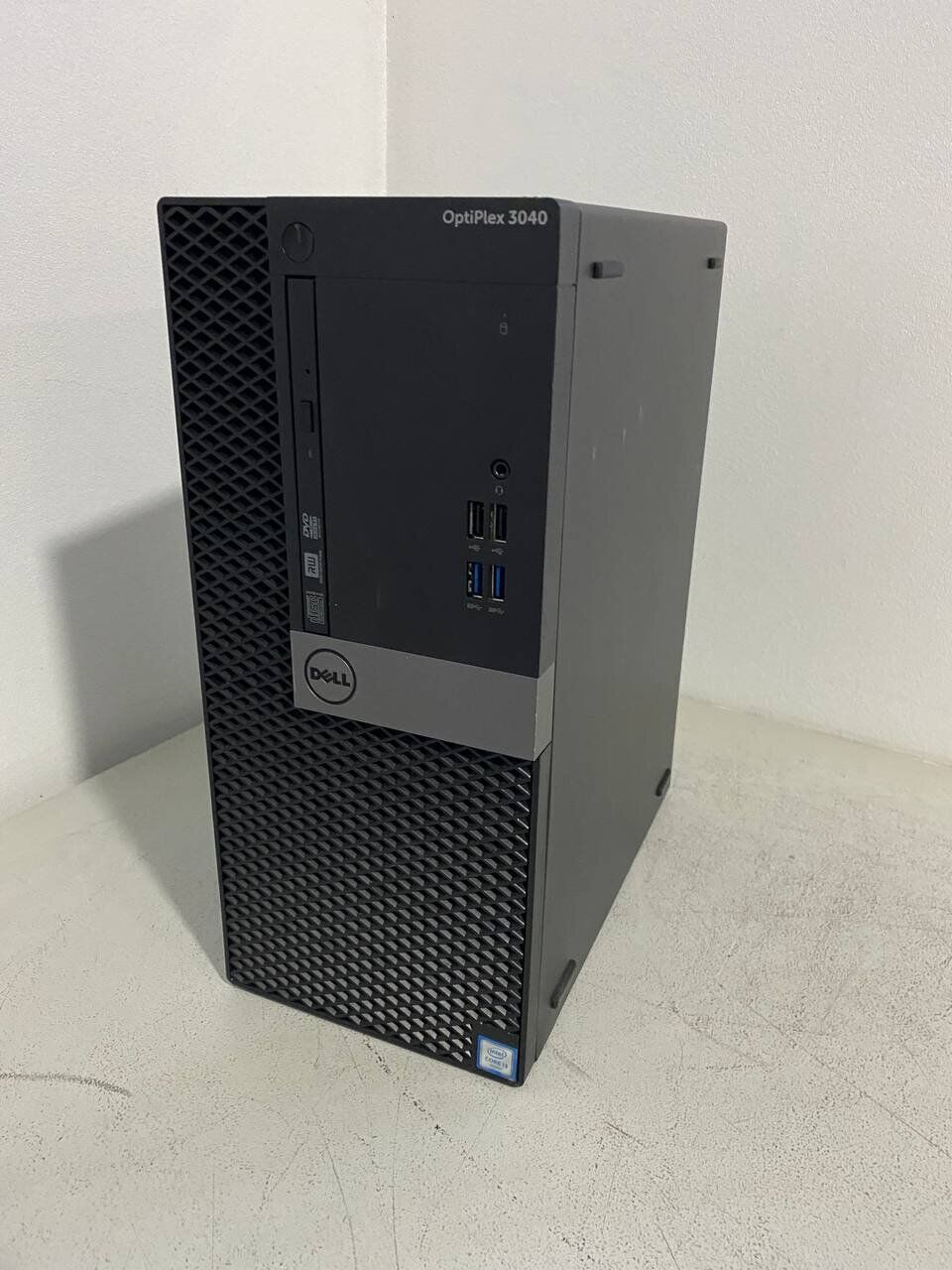 Комп'ютер Dell OptiPlex 3040 Tower / Intel Core i3-6100 (2 (4) ядра по 3.7 GHz) / 8 GB DDR3 / 240 GB SSD / Intel HD Graphics 530 / DVD-ROM - Зображення 3