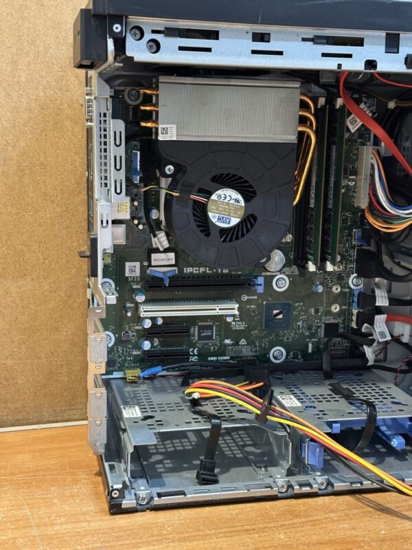Комп'ютер Б-клас Dell Precision 3630 Tower / Intel Xeon E-2186G (6 (12) ядер по 3.8 - 4.7 GHz) / 32 GB DDR4 / 1000 GB SSD / Intel UHD Graphics P630 / 460W / DVD-ROM / DisplayPort / HDMI - Зображення 9