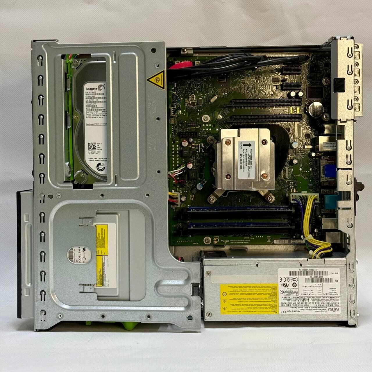 Комп'ютер Fujitsu Esprimo E720 E85 SFF / Intel Core i3-4330 (2 (4) ядра по 3.5 GHz) / 8 GB DDR3 / 500 GB HDD / Intel HD Graphics 4400 / DVD-ROM - Зображення 6