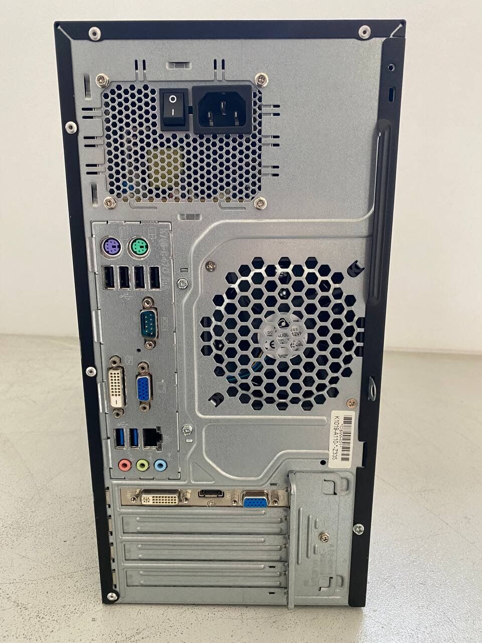 Комп'ютер Fujitsu Esprimo P520 E85 Tower / Intel Core i5-4590 (4 ядра по 3.3 - 3.7 GHz) / 8 GB DDR3 / 256 GB SSD + 500 GB HDD / nVidia GeForce GT 610, 1 GB GDDR3, 64-bit / DVD-ROM / HDMI - Зображення 4