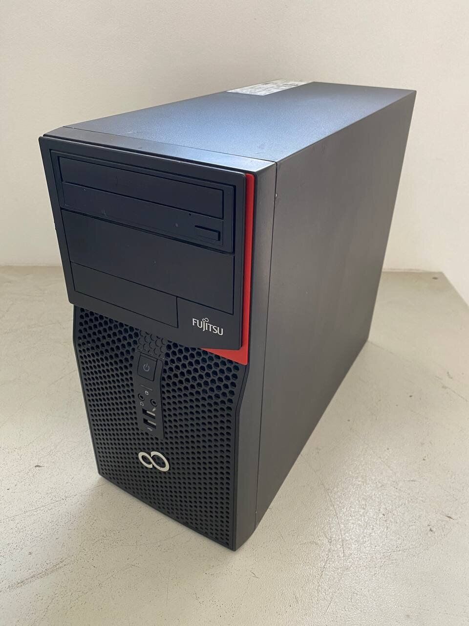 Комп'ютер Fujitsu Esprimo P520 E85 Tower / Intel Core i5-4590 (4 ядра по 3.3 - 3.7 GHz) / 8 GB DDR3 / 256 GB SSD + 500 GB HDD / nVidia GeForce GT 610, 1 GB GDDR3, 64-bit / DVD-ROM / HDMI - Зображення 3